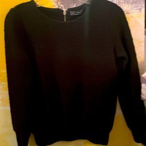 Gap black honeycomb 🐝🐝quilted black sweater. 1/4 zipper in back.Size XS